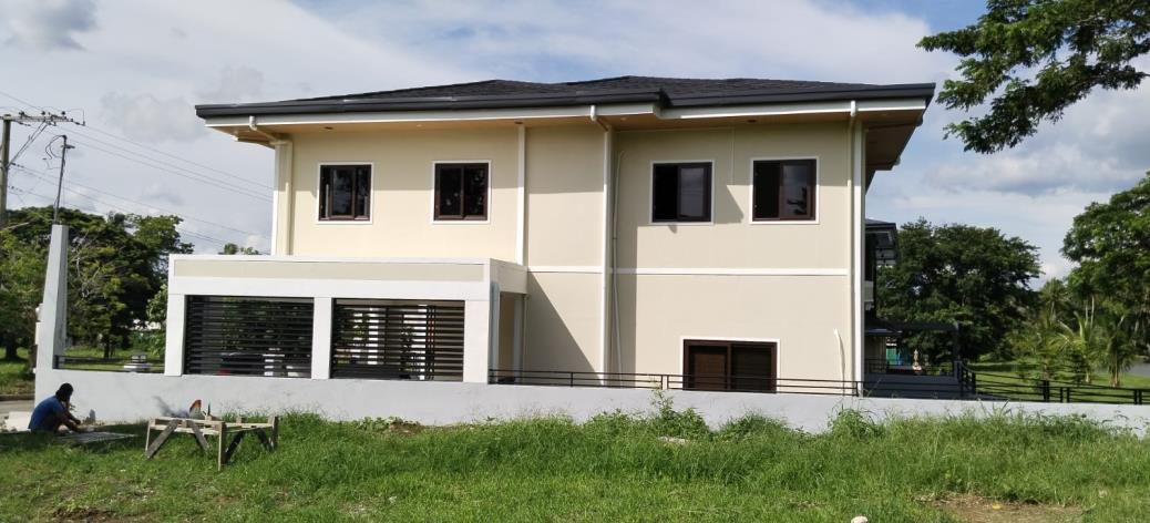 Finished residence framed in light gauge steel